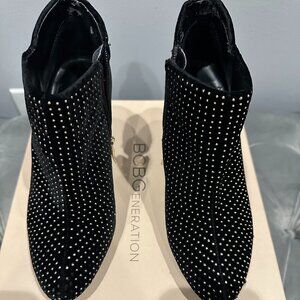 BCBG ENERATION BLACK VELVET BOOTIES